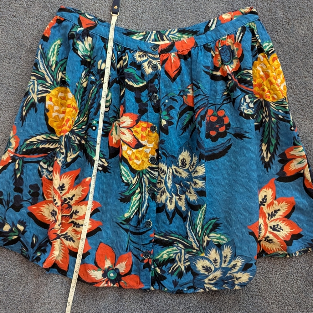 Flowy button skirt size m